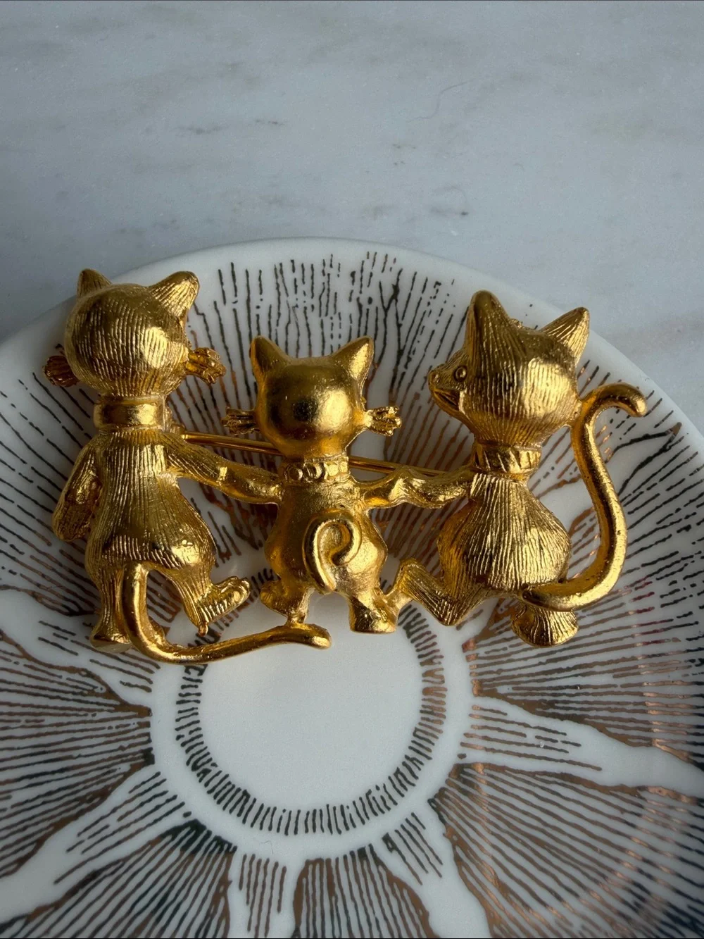 Vintage Gold Cat Trio Brooch- Whimsical
